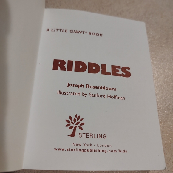 Tickle your funny bone with this amazing riddle book,filled with 352 pages 4"x5" - Picture 5 of 13